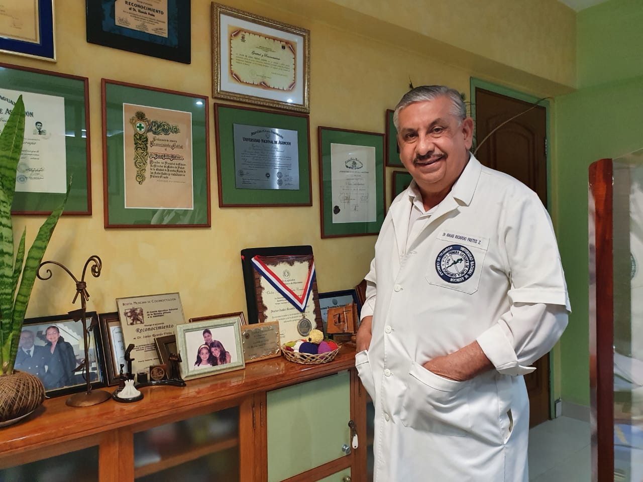 Ricardo Fretes, el doctor solidario: “La medicina va camino a la comercialización”